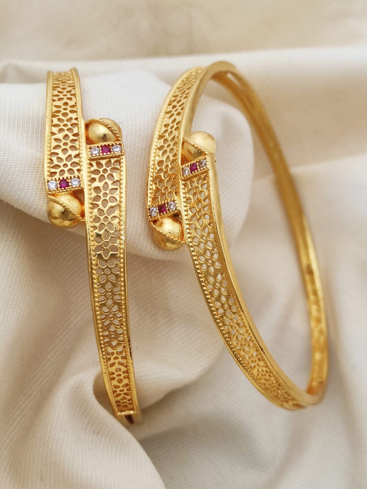 Beautiful Designer Bangles Pack Of 2 Piece (1 Pair)