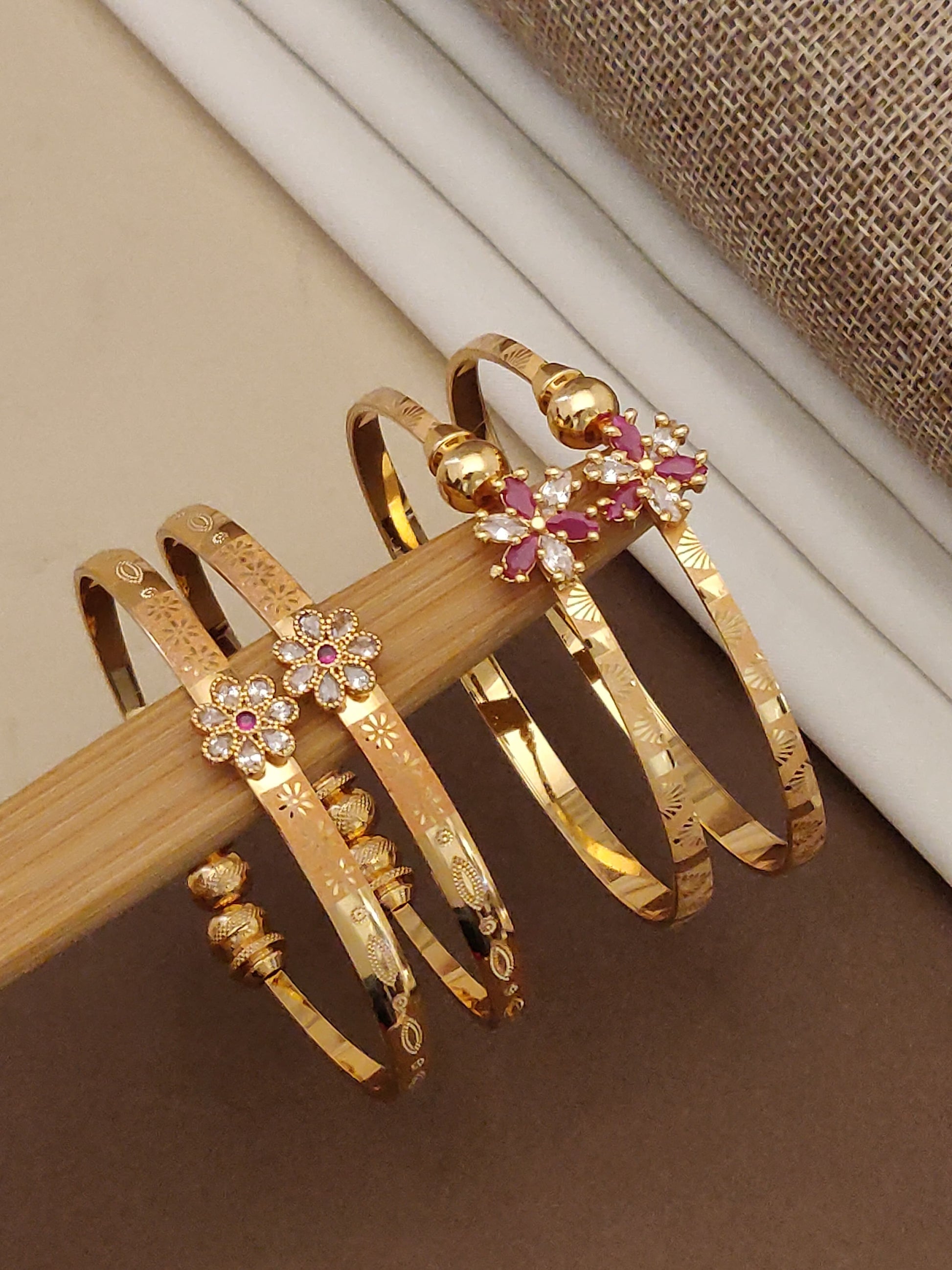 Stylish Adjustable Bracelets For Women & Girls Pack Of 4 Piece ( 2 Pair)