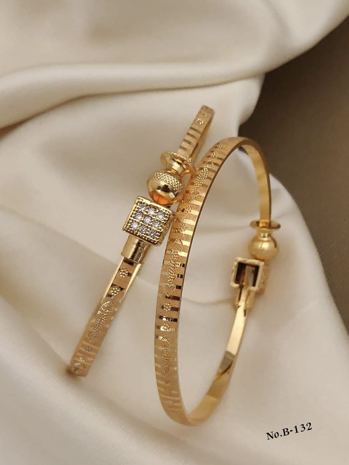 Stylish Daily Wear Adjustable Bracelets For Women & Girls Pack Of 4 Piece ( 2 Pair)