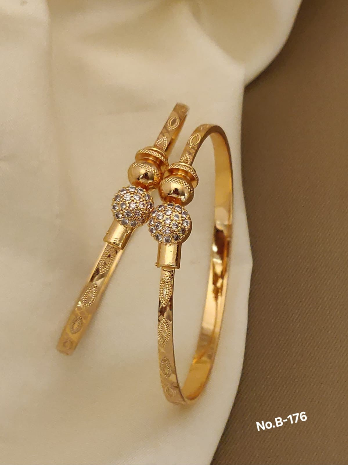 Stylish Adjustable Bracelet For Women & Girls Pack Of 2 Piece (1 Pair)