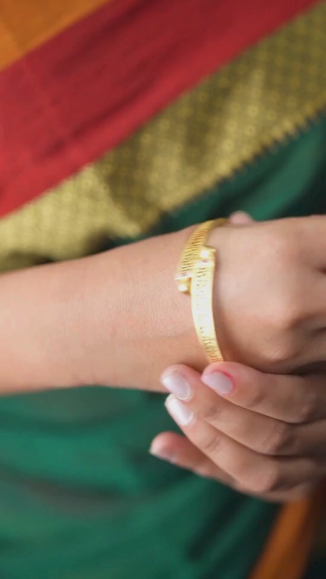 Beautiful Designer Bangles Pack Of 2 Piece (1 Pair)