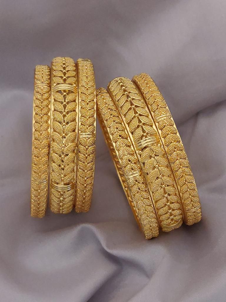 Beautiful Designer Six Pis Bangles With Chuda Style